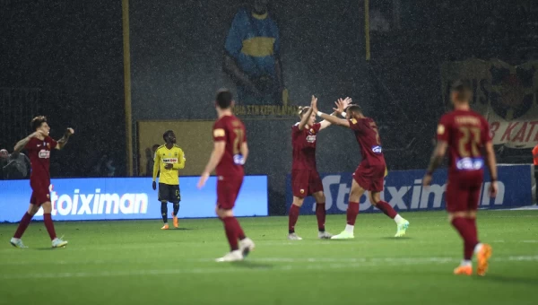 Η ΑΕΚ κρατά το πρωτάθλημα στα... πόδια της [vid]