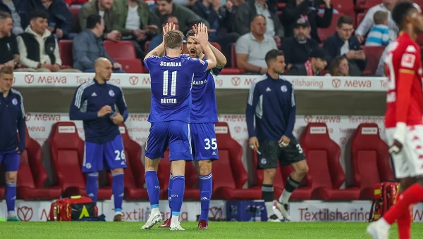 Μήνυμα παραμονής από τη Σάλκε [vid]