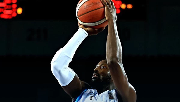 Φουλ επίθεση από την Τουρκ Τέλεκομ