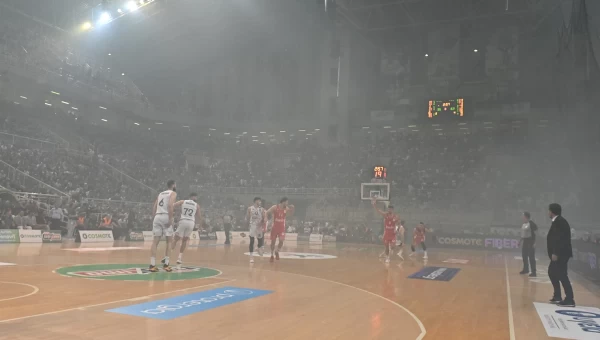 Διακοπή στο ΟΑΚΑ και πρωταθλητής ο Ολυμπιακός [vids]