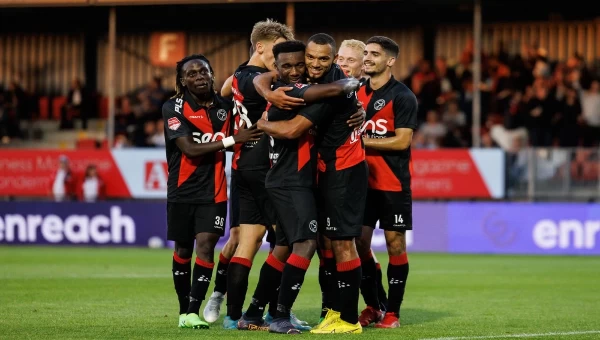 Πλέι οφ Ολλανδίας: Πονταρίσματα σε Αλμίρε