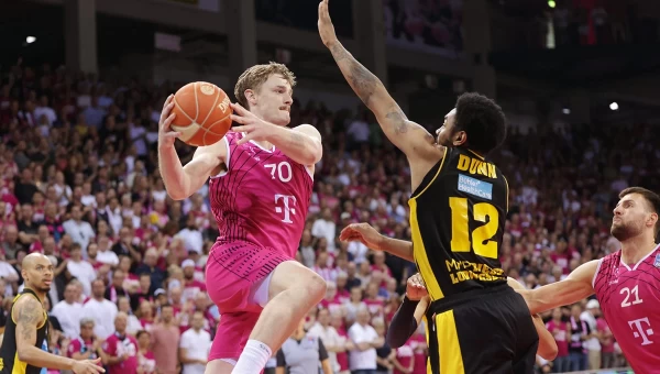 Η Βόννη πέταγε... φωτιές [vids]