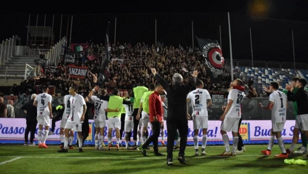 Μπαράζ Γ’ Ιταλίας: Φότζια-Λέκο, τα δίνουν όλα!