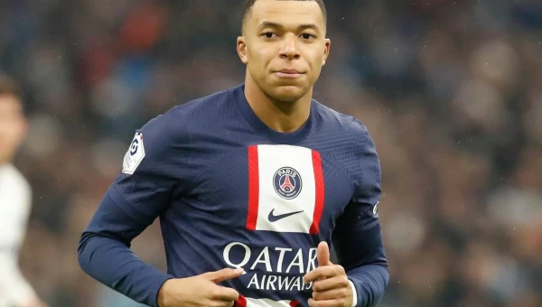 Η Παρί προσφέρει στον Εμπαπέ 10ετές συμβόλαιο αξίας ενός δισεκατομμυρίου