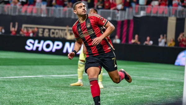 Γιακουμάκης: Επέστρεψε με δύο μπαλωθιές! (vids)