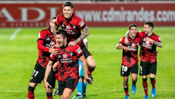 Πρόκληση το διπλό για Μιραντές