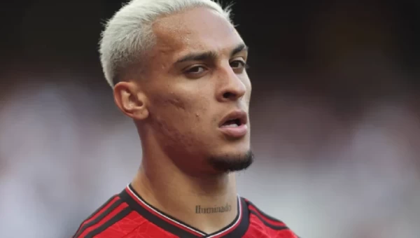 Μια από τις γυναίκες που κατηγορούσε τον Άντονι απέσυρε την καταγγελία της