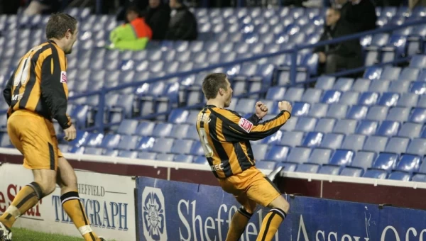 Κοιτάει ψηλά η Χαλ!