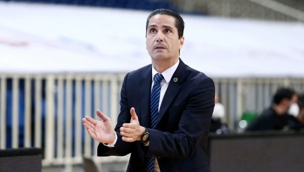 Ο Σφαιρόπουλος στον Ερυθρό Αστέρα