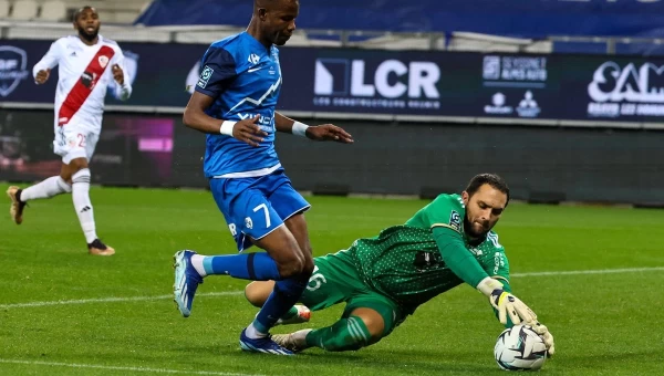 Β’ Γαλλίας: Υπερέχει η Αζαξιό