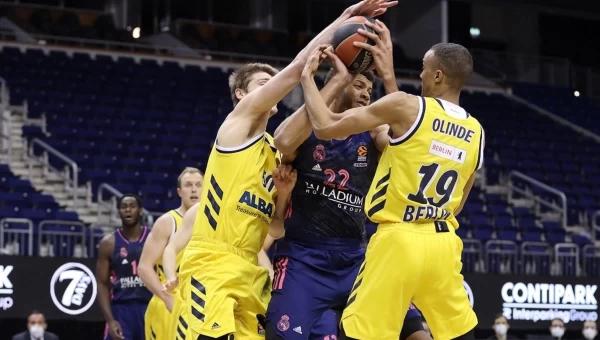 Με Αλμπα και over!