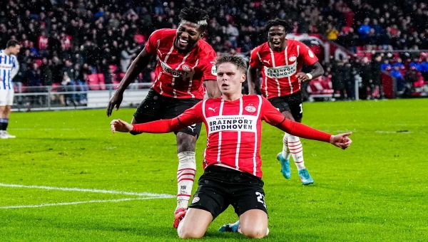 Α’ Ολλανδίας:  Έξοδος κινδύνου για Αϊντχόφεν!