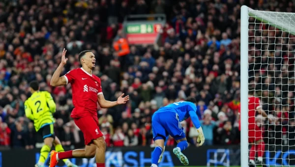 Έμεινε όρθια στο Άνφιλντ η Άρσεναλ και παρέμεινε στην κορυφή