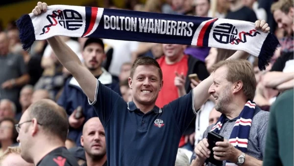 Με τους γηπεδούχους!