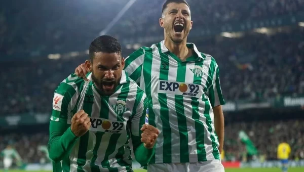 Με την δύναμη της έδρας!