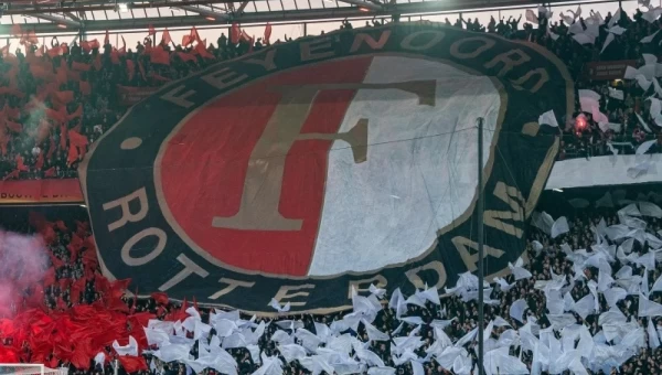 Στέλνει... μήνυμα η Φέγενορντ!