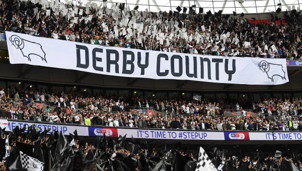 Στην Αγγλία τα στάνταρ!