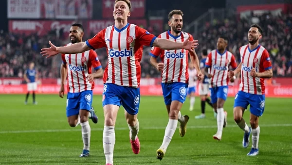 Νις και Χιρόνα!