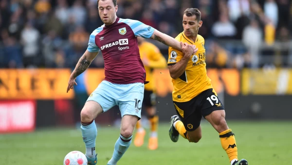 Premier League: Μπέρνλι - Γουλβς, βήμα σωτηρίας