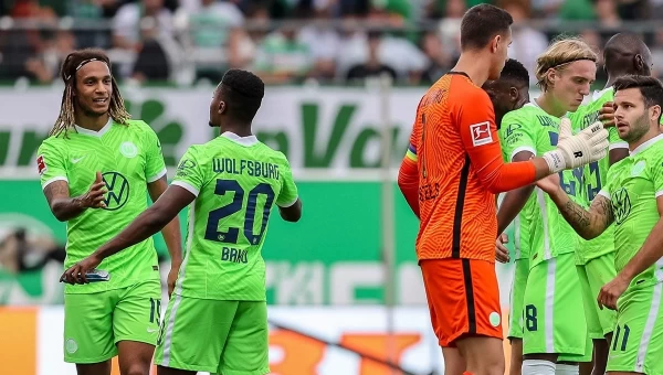 Δαγκώνουν οι «λύκοι»