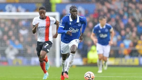 Premier League: Λούτον - Έβερτον, παίζει για τη σωτηρία της!