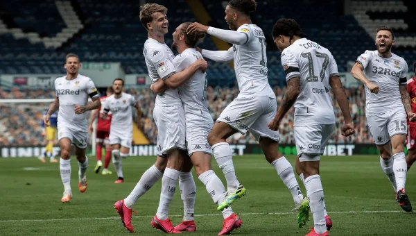 Κάνει το πρώτο βήμα η Λιντς