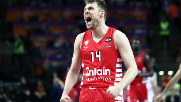 Μία ανάσα από τον Ολυμπιακό ο Βεζένκοφ!