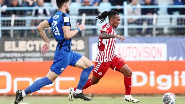 Νίκες για Ολυμπιακό, Άρη