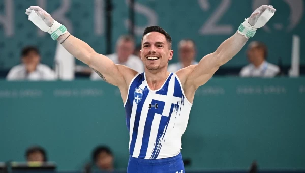 "Χάλκινος" στο Παρίσι ο μυθικός Λευτέρης Πετρούνιας (vids)