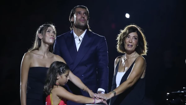 Γιώργος Πρίντεζης: Συγκίνηση στη μεγάλη βραδιά του «ερυθρόλευκου« υπαρχηγού (vid)