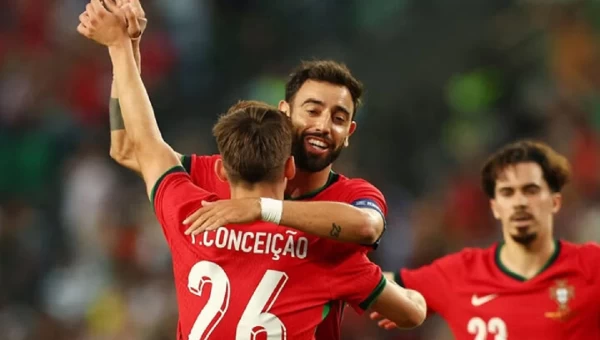 Καρέ για φίλημα από το Nations League