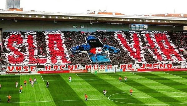 Έμπειρη η Σλάβια, γκολ στο Μάντσεστερ