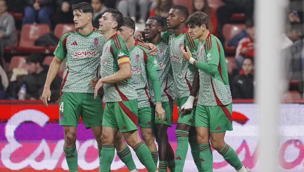 Β' Ισπανίας: Η ανεβασμένη Γρανάδα και η Σανταντέρ