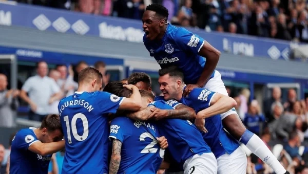 Προβάδισμα στην Εβερτον