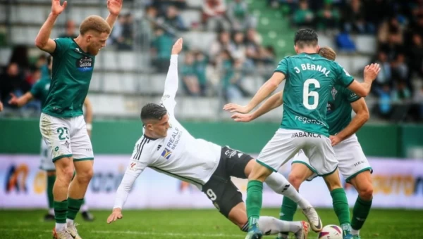 La Liga 2: Ράσινγκ Ντε Φερόλ - Μπούργκος, κρίσιμο παιχνίδι! 