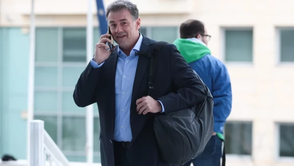 Ρουμανία: Επίθεση στον Κύρο Βασσάρα από το αφεντικό της Βολουντάρι