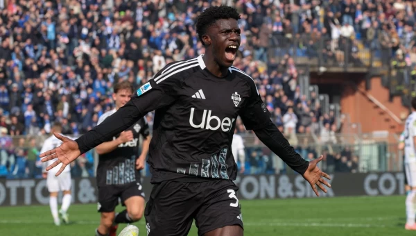 Ασος με over η Κόμο