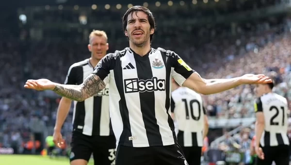 Αστεράτη νίκη για τη Νιούκαστλ