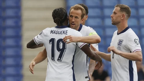 Με το... ζόρι η Αγγλία