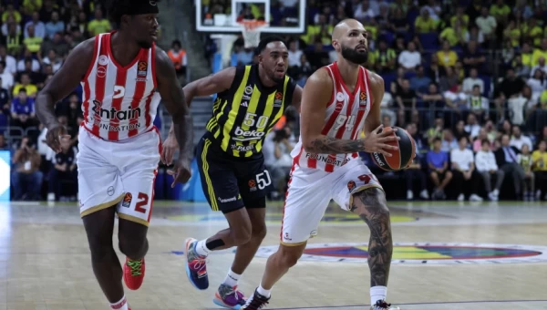 TBL: Καθαρά η Φενέρ