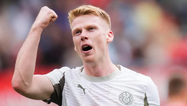 Νίκη για Αϊντχόφεν, "κόλλησε" ο Άγιαξ