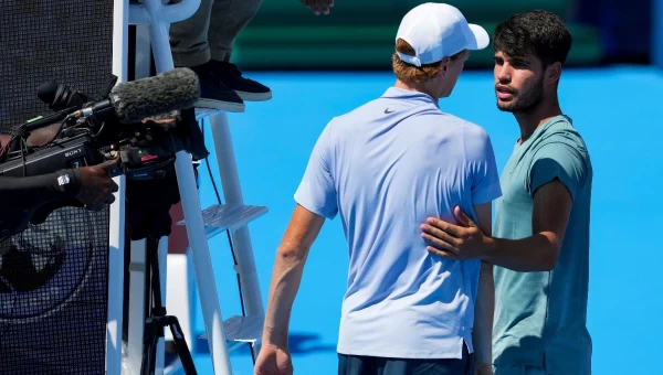 Πήρε το Σινσινάτι ο Αλκαράθ, αποχώρησε μετά από 23 λεπτά ο Σίνερ