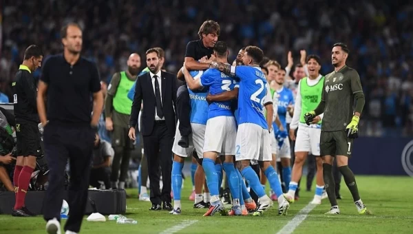 Μόνη πρώτη η Νάπολι