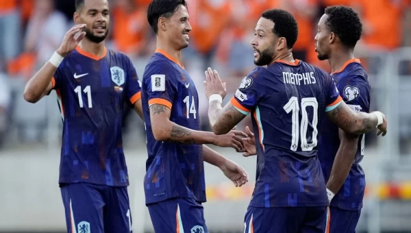 Νίκη με ιστορικό Ντεπάι για την Ολλανδία