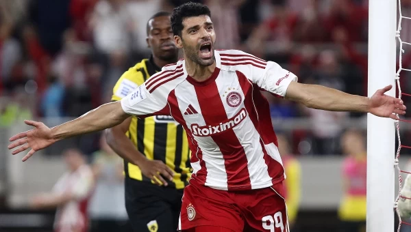 Ολυμπιακός - ΑΕΚ 2-0: Νίκη με εκτελεστές Ελ Κααμπί και Ταρέμι για τους "ερυθρόλευκους"