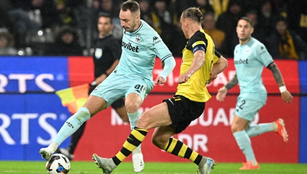 Νίκες για τα φαβορί