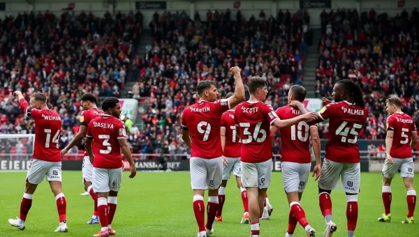 Με Μπρίστολ Σίτι και Γκρίμσμπι