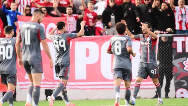 Ελλάς Σύρου - Ολυμπιακός 2-5: Γιαζίτζι σε κέφια, 3 στα 3 οι Ερυθρόλευκοι