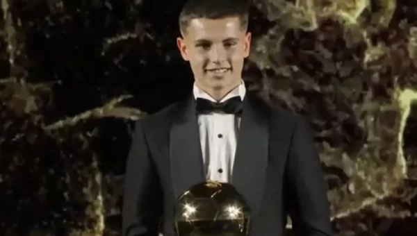 Παρέλαβε το βραβείο του European Golden Boy Web 2025 ο Χρήστος Μουζακίτης!