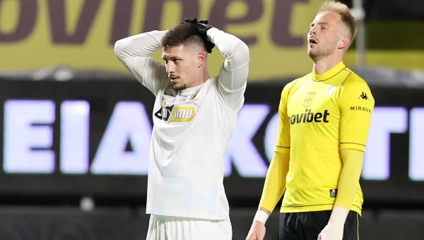 Ο Άρης έριξε από την κορυφή την ΑΕΚ